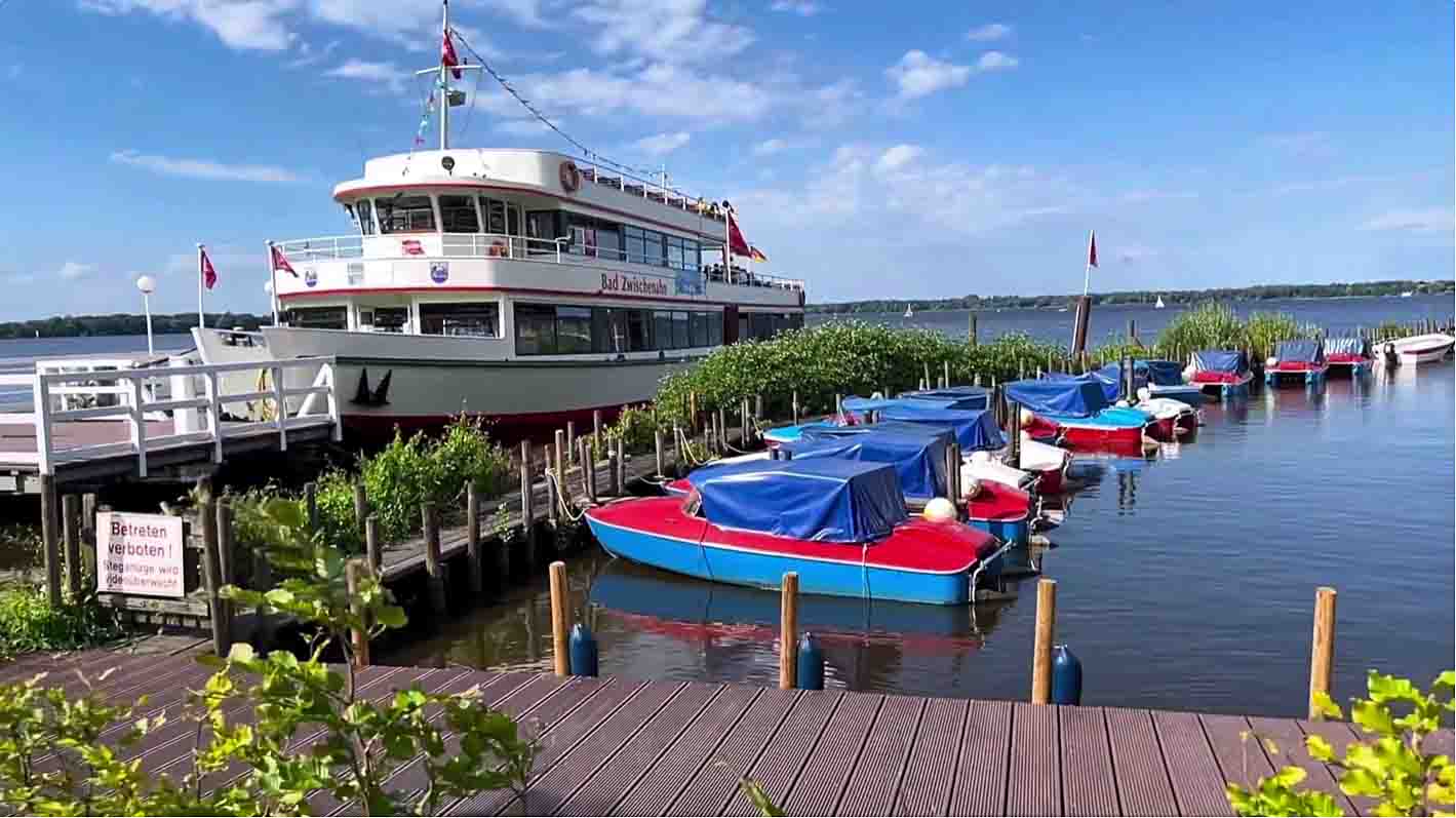 Rondvaartboot op het Zwischenahner Meer