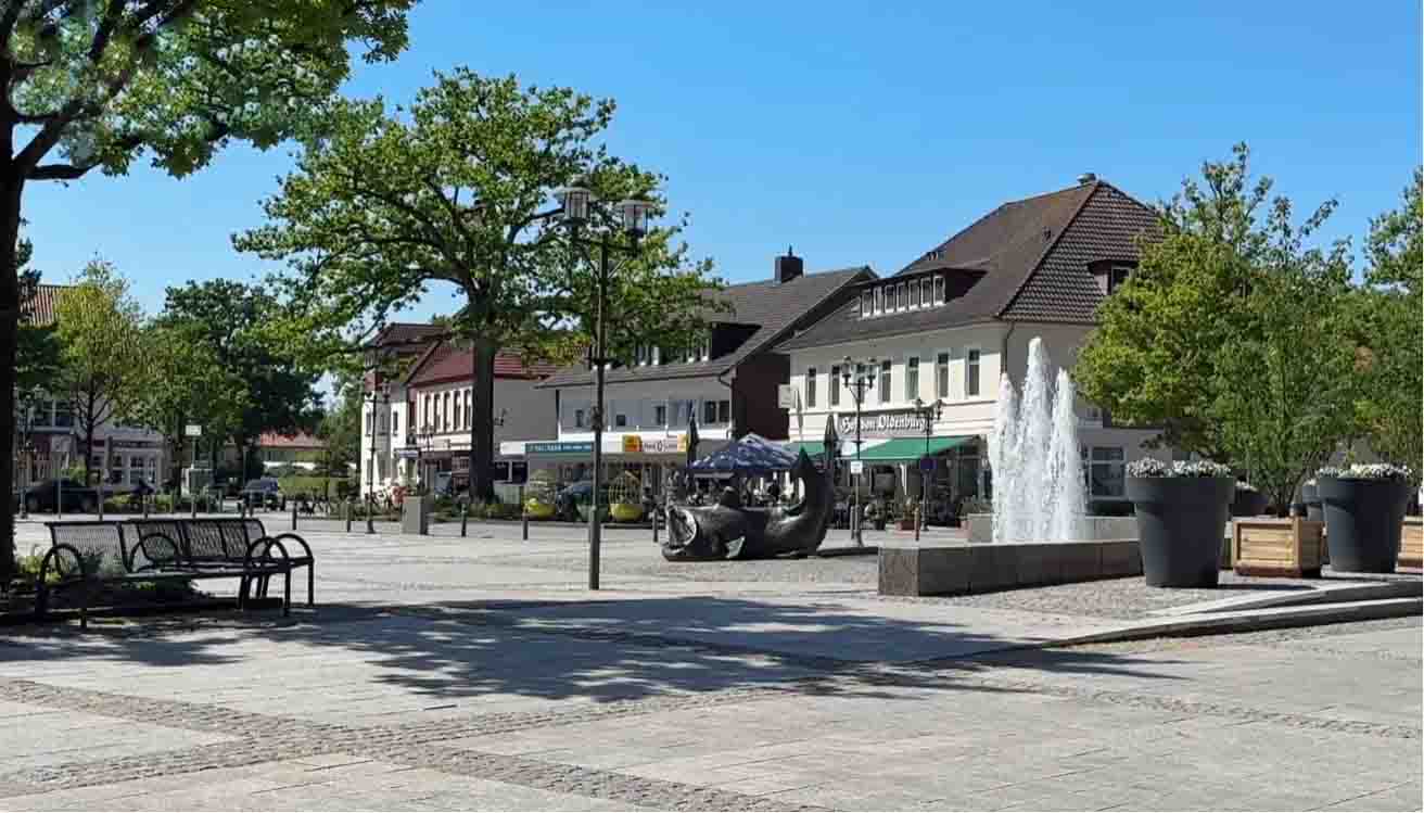 Centrum van Bad Zwischenahn met winkels en terrassen