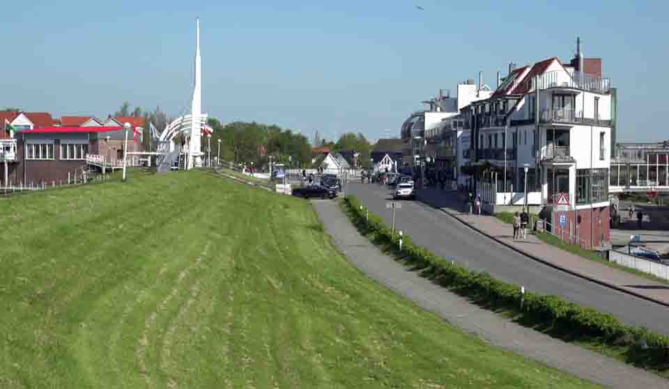 Dijk bij de haven van  Bensersiel