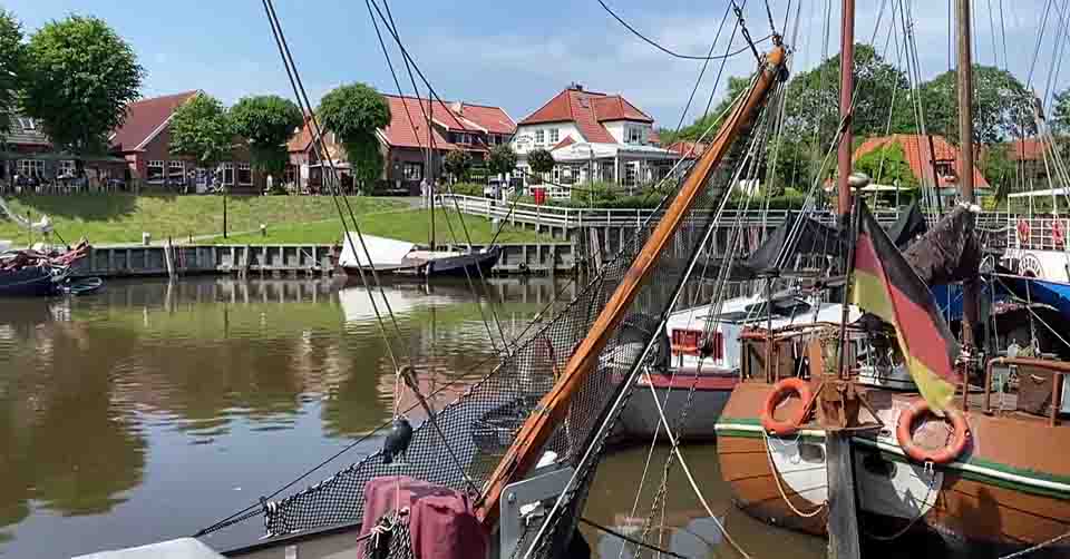 Oude boten in de haven van Carolinensiel