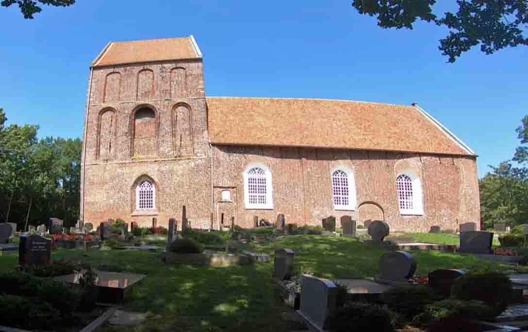 Scheve kerktoren van Suurhusen