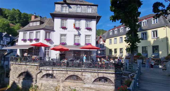 Het is druk in Monschau