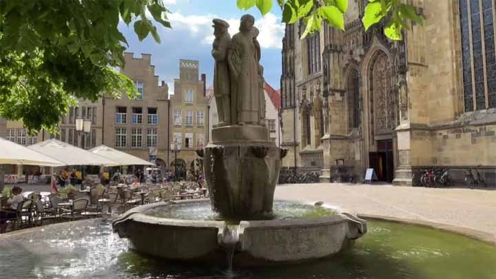 Stadsfontein bij de Lambertikerk