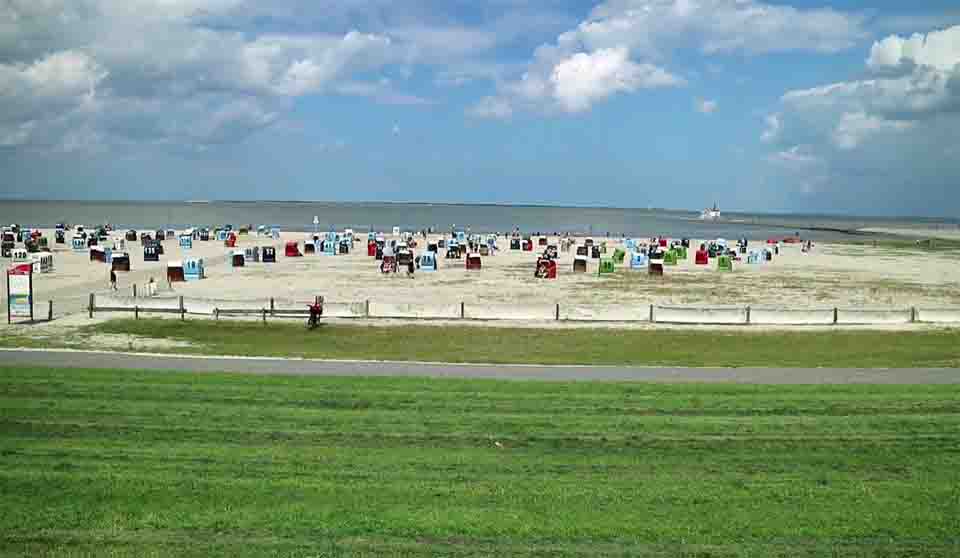Strand en Waddenzee bij Neuharlingersiel