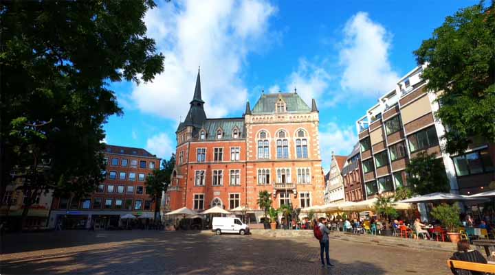 Marktplatz met het stadhuis in Oldenburg
