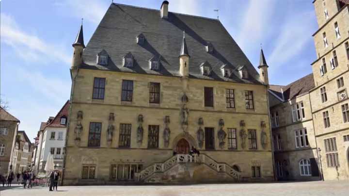Het Rathaus met Waag