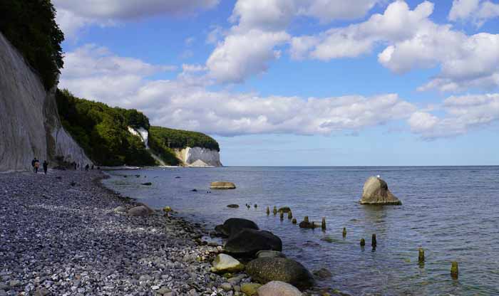 hoge witte krijtrotsen op Rügen
