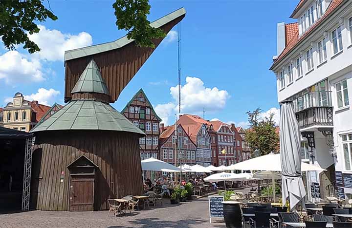 oude havenkraan in Stade